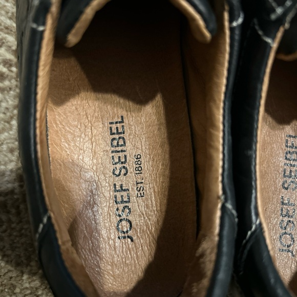 Josef Seibel Women's, Fergey 56 Sneaker, Black - Size US 9.5 - 10 (EU 41) - Picture 4 of 7